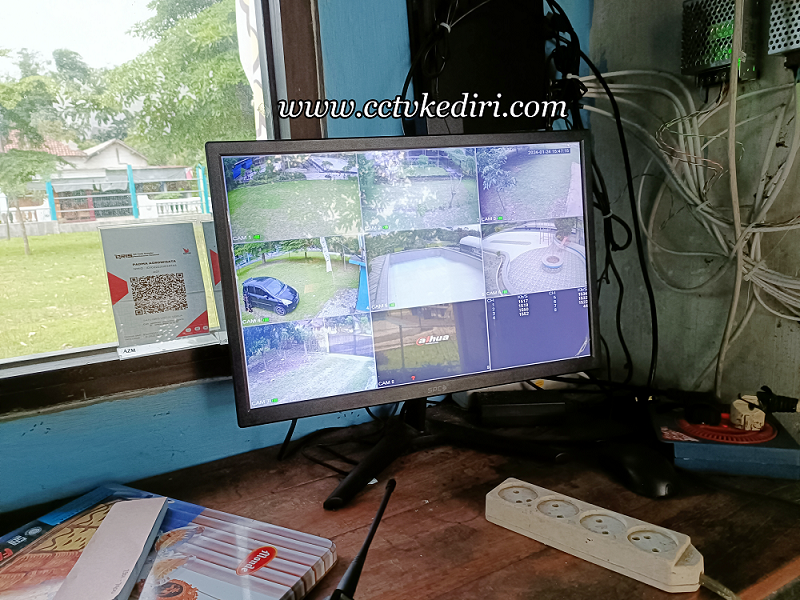 <p>Kamera CCTV kerap sekali digunakan sebagai media kemanan yang berkelanjutan dengan kualitasnya tinggi alat ini sangat canggi dapat bekerja dengan sendirinya tanpa bantuan dari petugas dan kamera ini juga dapat memberikan keamanan selama 24 jam nonstop, dengan begitu adanya kamera pengawas ini akan sangat membantu anda untu mengawasi di lokasi tersebut.</p>